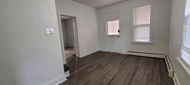 Foto del edificio - 3 bedroom 1 bathroom half house in Manheim...
