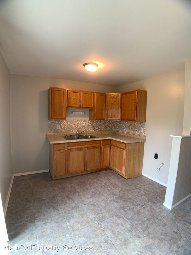 Building Photo - 3 br, 1 bath House - 1589 Maumee Drive