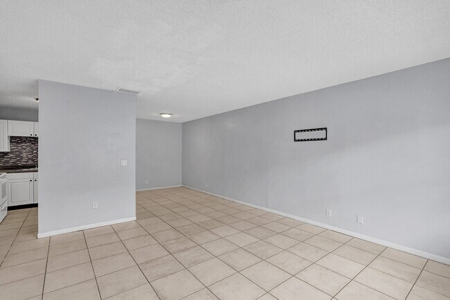 Building Photo - 5316 NW 24th Ct