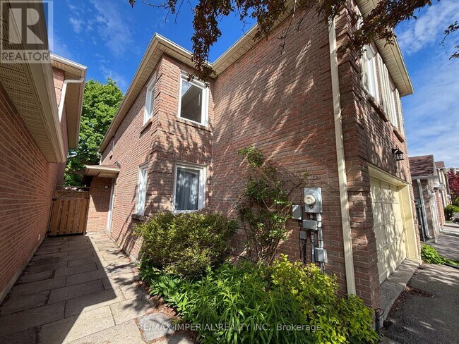 Photo du bâtiment - 98 McMorran Crescent