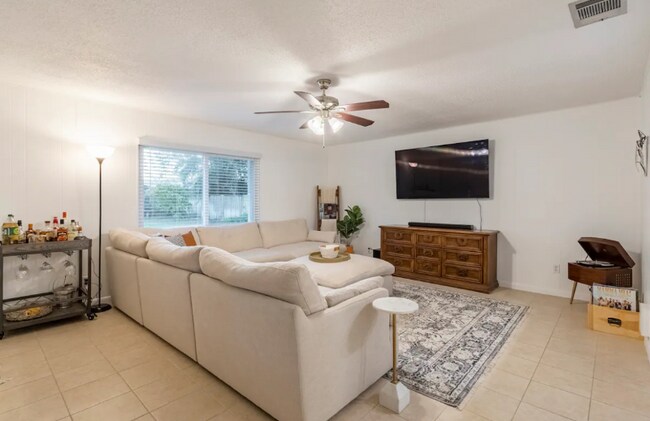 Foto del edificio - 1447 Caribbean Dr