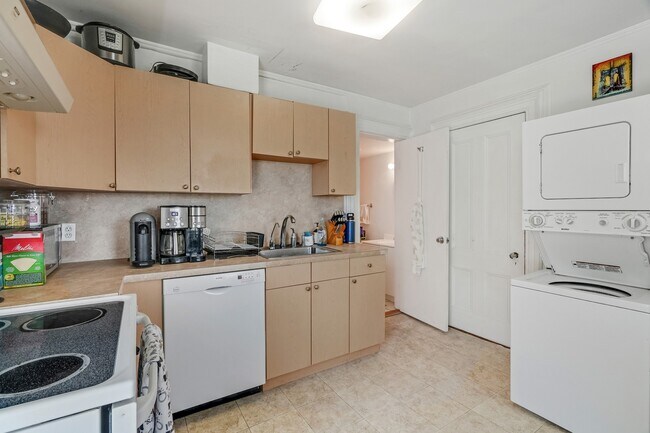 Building Photo - 94 Park St