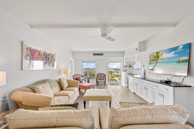Foto del edificio - 3230 S Ocean Blvd