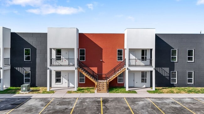 Building Photo - 225 E New Hampshire St