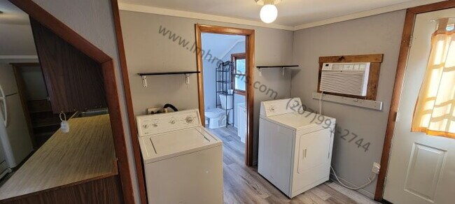 Foto del edificio - 845 Hudson Rd