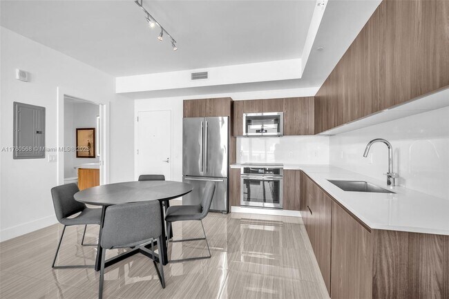 Foto del edificio - 2960 NE 207th St
