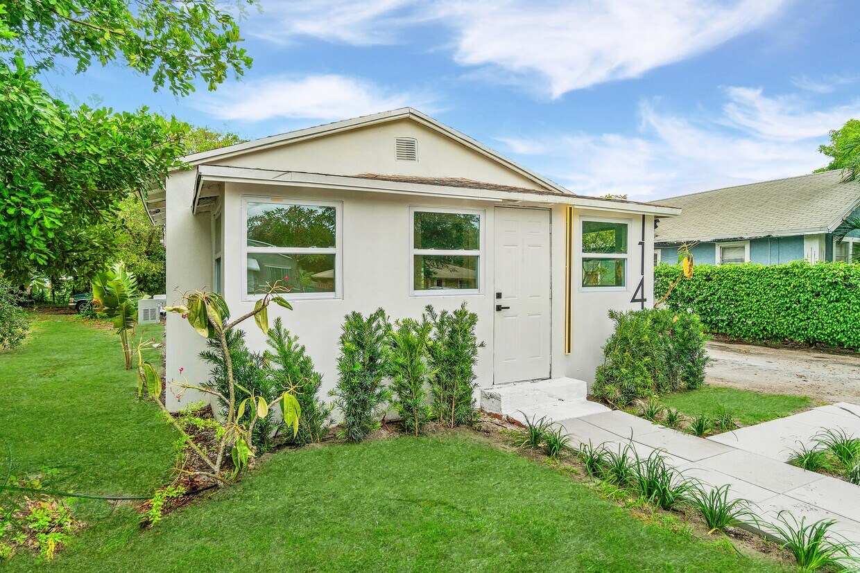 Foto principal - 114 NW 10th Ave