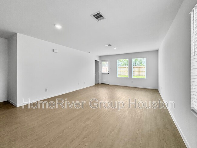Foto del edificio - 5822 Starling Dr