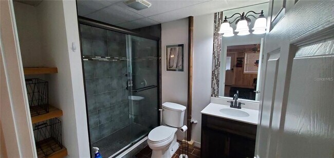 Foto del edificio - 3822 Lake Padgett Dr