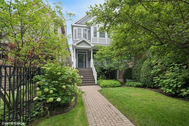 Foto del edificio - Luxurious Single Family Home in Lincoln Sq...