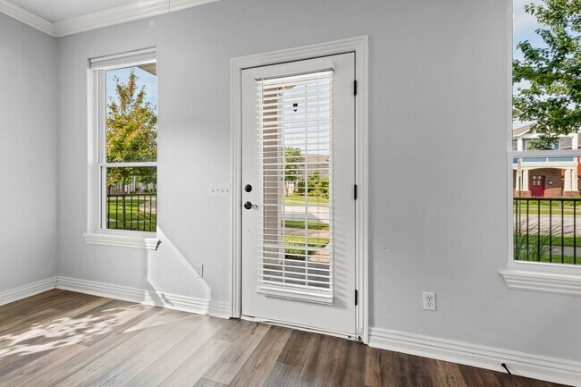 Building Photo - Updated 3 Beds + 2.5 Baths Home in an Excellent Location!