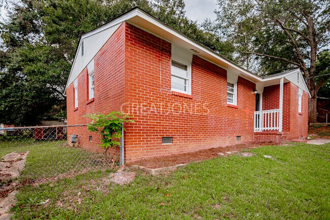 Building Photo - 1136 Hamby Dr