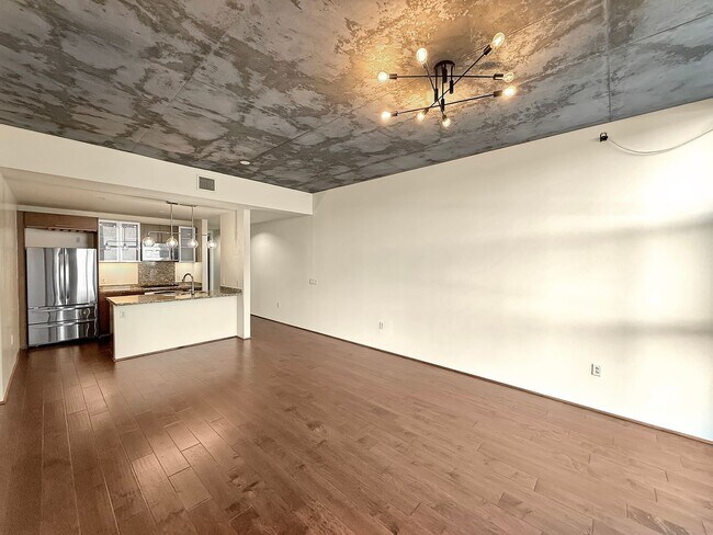 Foto del edificio - Large and bright 2 bedroom, 2 bathroom condo in Little Italy Downtown!