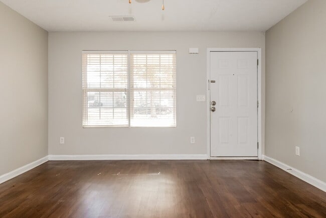 Building Photo - 717 Douglass Cir