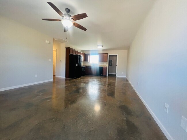 Building Photo - Available March 10th, 2026! 2 bed 1 bath duplex in an excellent location!