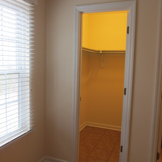 Walk in closet - 228 E Meadowlake Pky