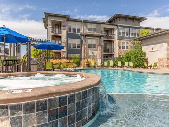 Hot Tub And Swimming Pool - Avena Apartments