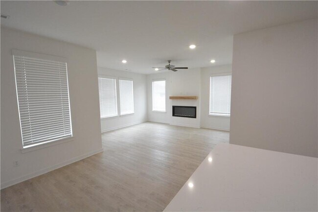 Foto del edificio - 3880 Aryana Ave