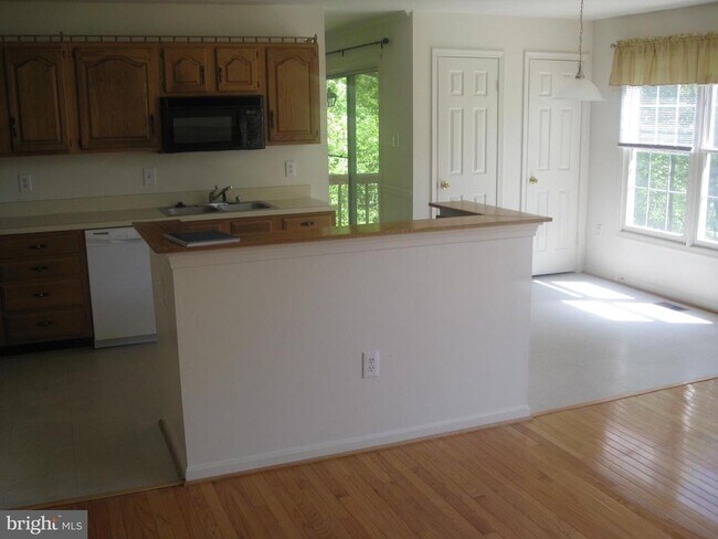 Foto del edificio - 4804 Sweetbirch Dr