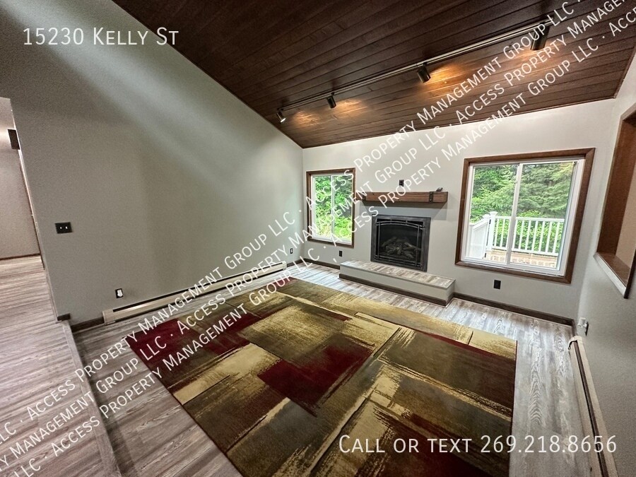 Primary Photo - 15230 Kelly St