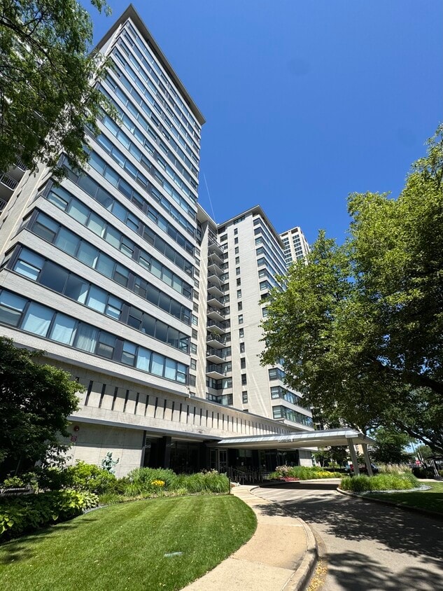Photo - 3430 N Lake Shore Dr (Chicago, IL)