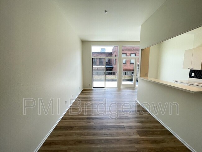 Building Photo - 618 NW 12th Ave