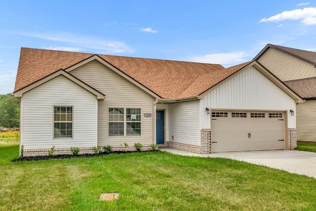 Foto del edificio - Charming 3 Bedroom Home with 2 Full Baths in Clarksville, TN - Don't Miss Out!