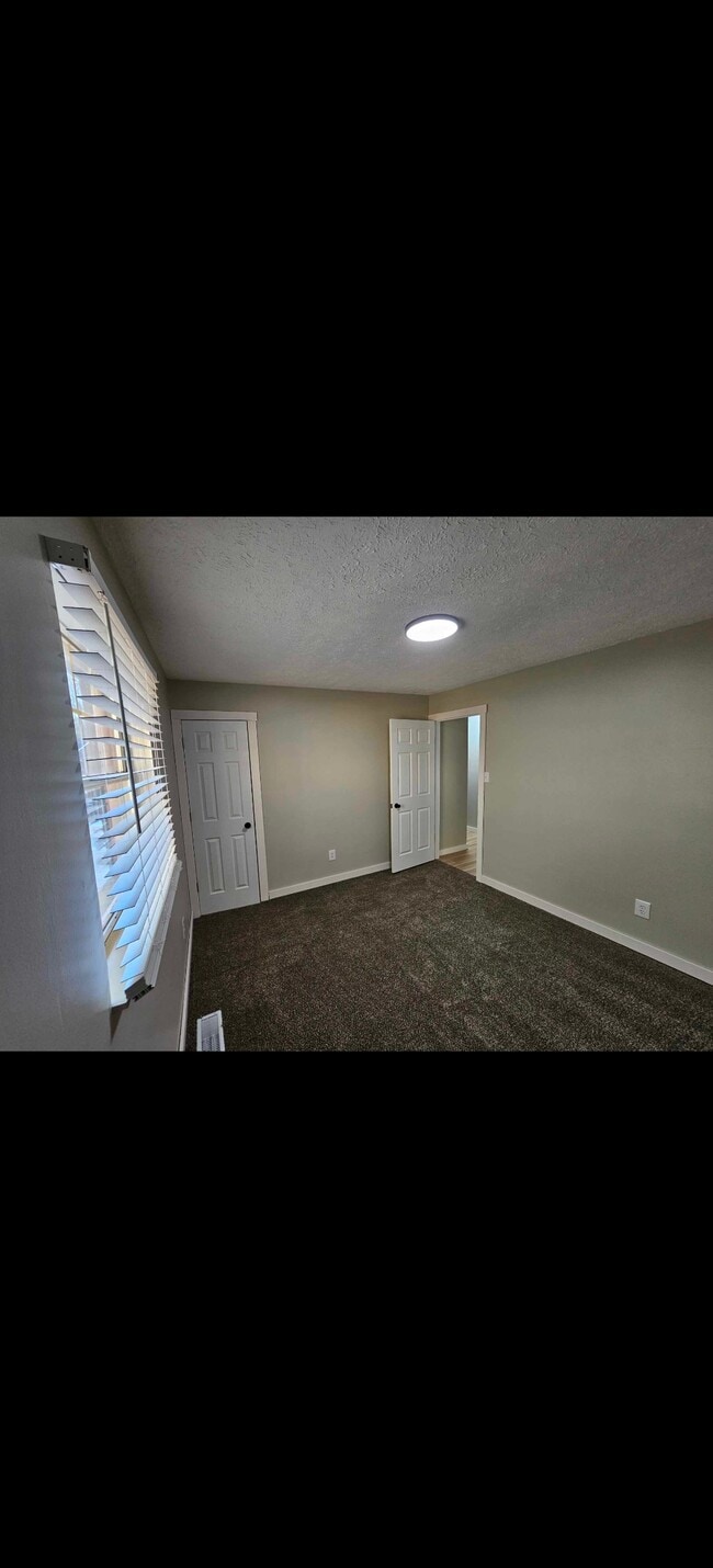 Building Photo - 4539 Valley View Dr