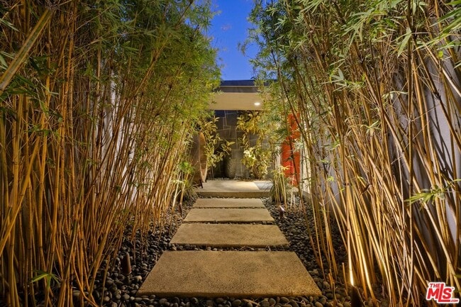 Foto del edificio - 3523 Beverly Ridge Dr