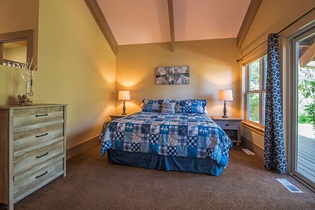 Foto del edificio - Furnished Contemporary Barn Style Home Ava...