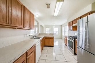 Building Photo - 7102 Calix Ln