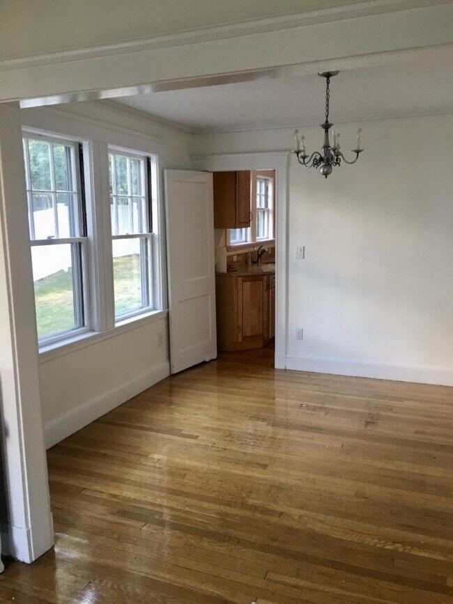 Building Photo - 2 bedroom in Newton MA