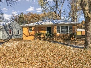 Building Photo - 1729 W Iles Ave