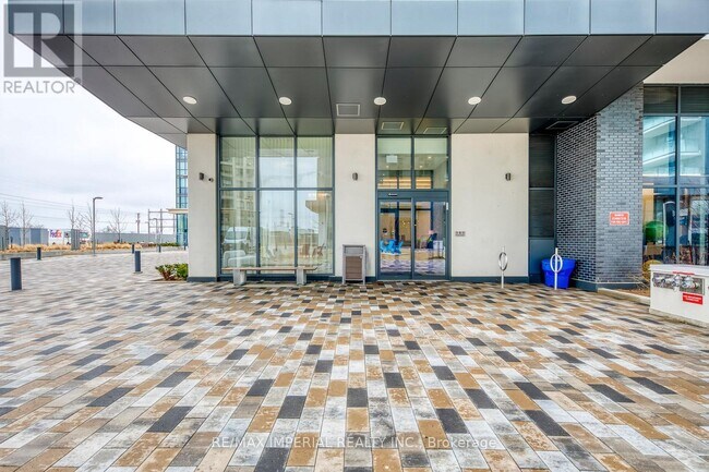 Photo du bâtiment - 30 Samuel Wood Wy