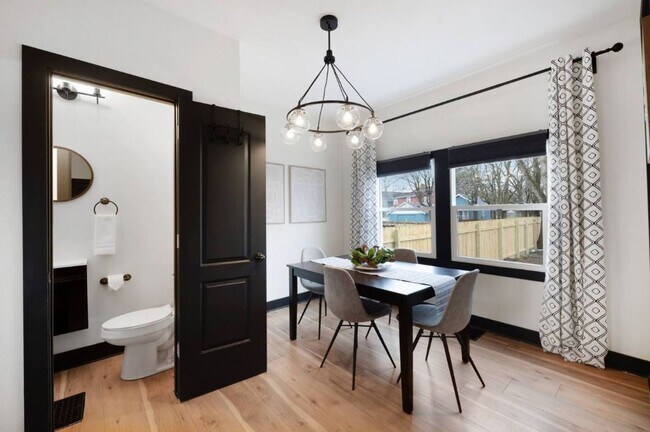 Building Photo - The Glen Oak | Franklinton Close to the ne...