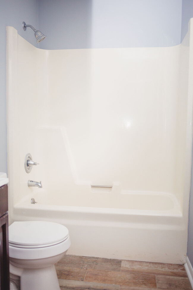 En-suite Bathroom - 319 Autumn Ln