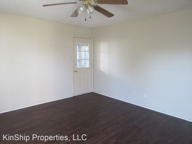 Building Photo - 2 br, 1 bath House - 2201 Oak Creek Rd