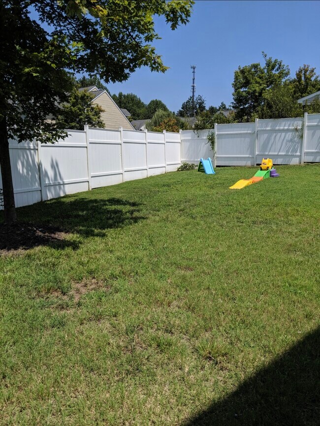 Building Photo - 8174 Rolling Glenn Dr