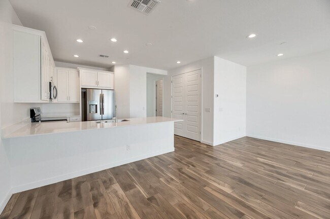 Foto del edificio - Brand New Luxurious Modern 3 Bedroom 2 Bat...