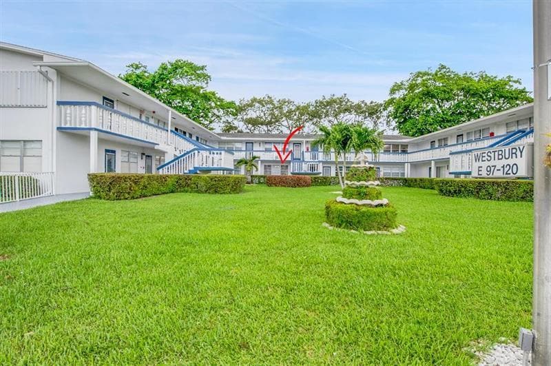 Foto principal - 102 Westbury E