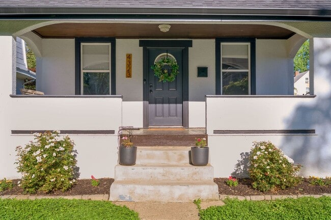 Foto del edificio - Madisonville - Charming 2-Bedroom Home – P...