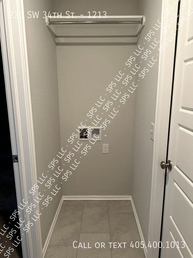 Building Photo - 230 SW 34th St