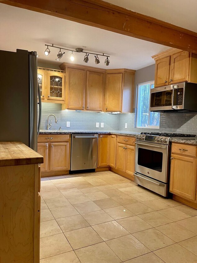 Primary Photo - Large home in great West Slope location!