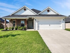 Building Photo - 2910 Orchid Dr
