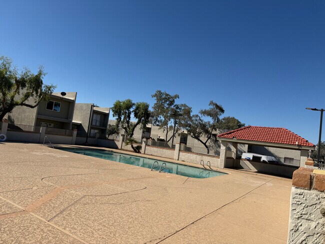 Foto del edificio - 2826 E Marconi Ave