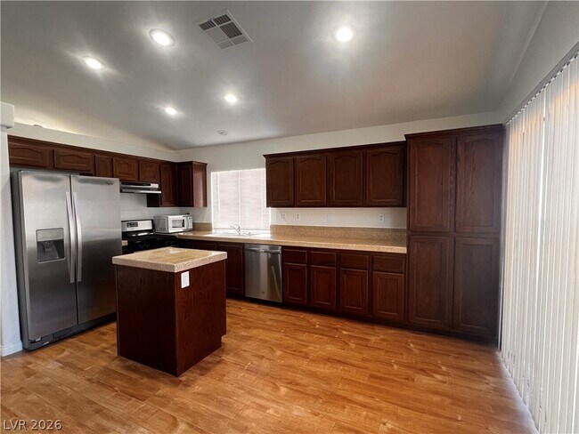 Foto del edificio - 1966 Windfall Ave