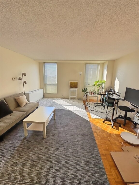 Building Photo - 77 Pond Ave