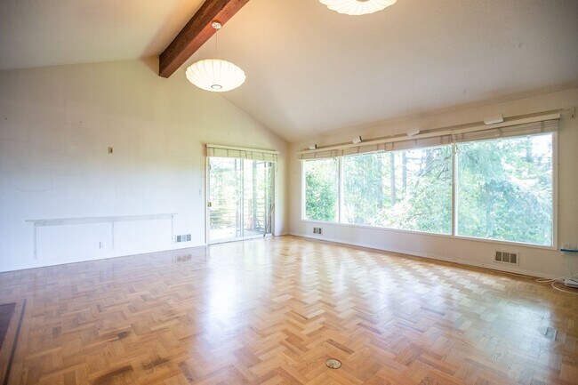 Foto del edificio - Mid Century 3 Bedroom Home Available Now i...