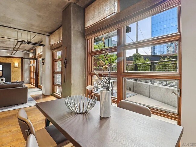 dining room - 877 Island Ave