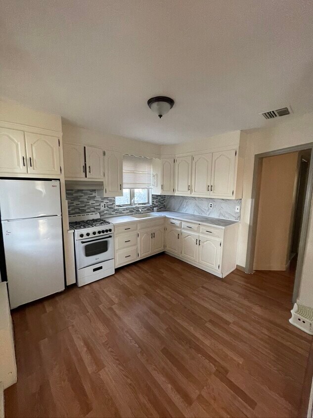 Foto principal - 245 81st St